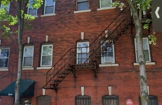 1066 E 62nd Street unit: 7 photos photos