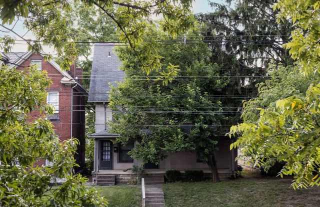 N 4th St 1885-1887 MLR Gallery 3