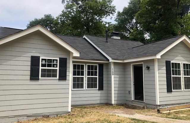 Charming 2 bedroom home in Gainesville! photos photos
