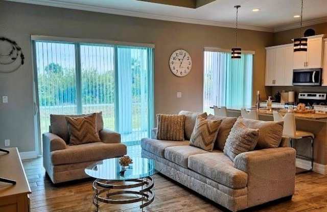 372 BAYTREE Drive Gallery 2
