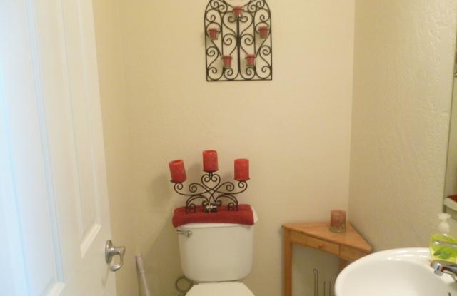 2 Bedroom and 2.5 Bathroom Townhouse in Central Point Gallery 3