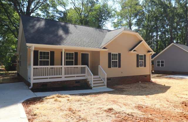 Beautiful 3 bedroom ranch home for Rent in York near downtown!! - 16 Willglow Street, York, SC 29745