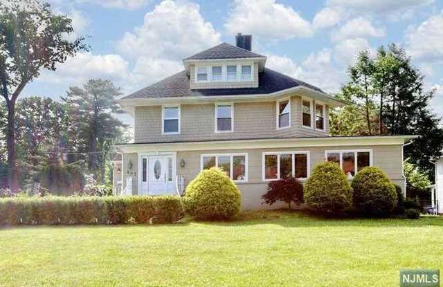 493 Engle Street - 493 Engle Street, Englewood, NJ 07631