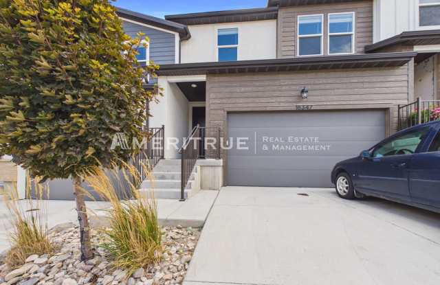 Spacious 4BD/2.5BA Bluffdale Townhome with 2-Car Garage & Private Patio photos photos
