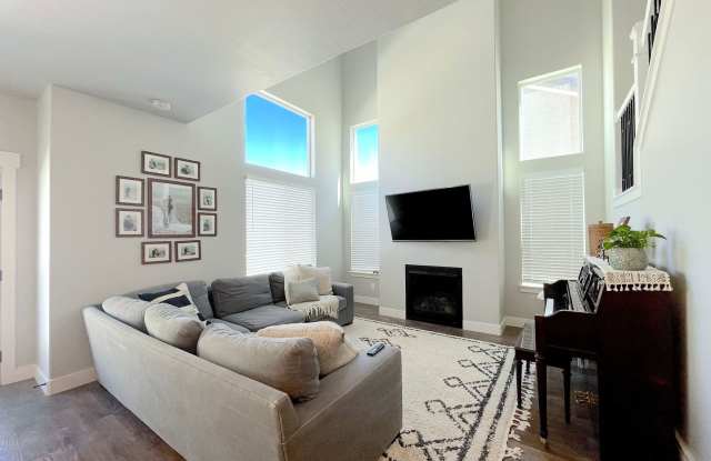 3 Bed / 2.5 Bath Beautiful Lehi Home – $2,295/month photos photos