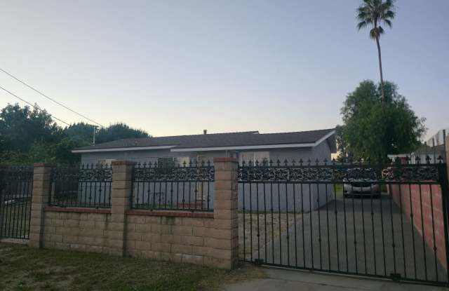 2-Bedroom Single-Family Home in Pacoima – Large Fenced Yard  Garage photos photos