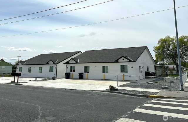 3 Bedroom Unit in 4 Plex, close to Downtown Moses Lake! photos photos