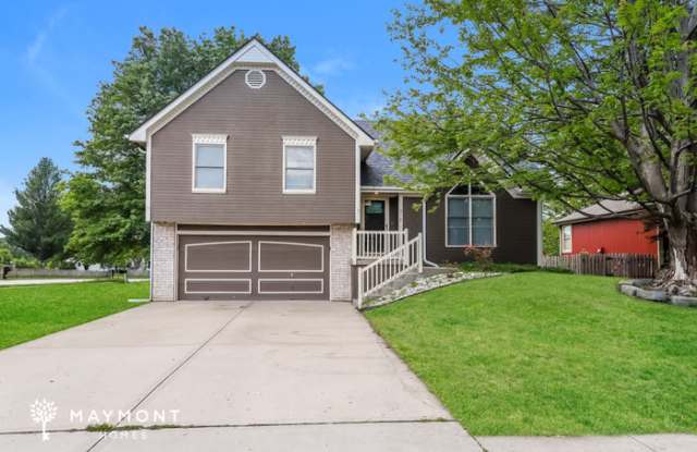 910 Maple Street photos photos