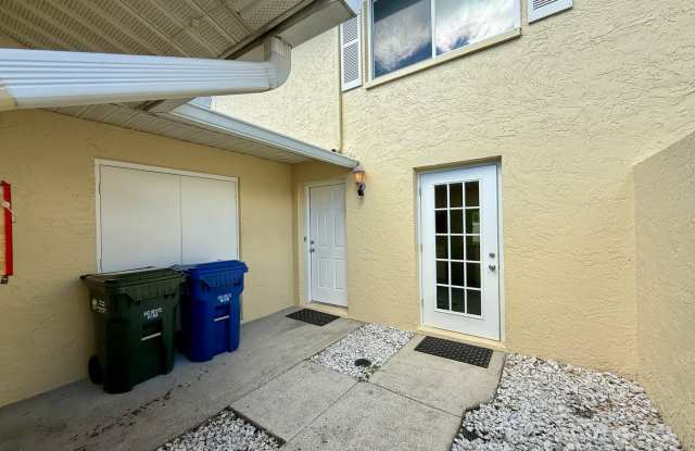 3 Story Townhome Split Plan 3/3/1 Gallery 4