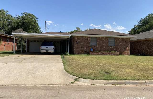 Great 3 bd/1.5 ba Home - Lots of Built-in Storage photos photos