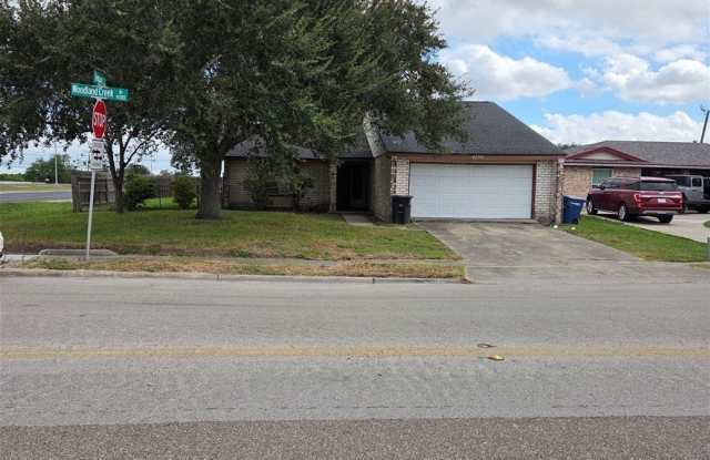 4350 Woodland Creek Drive Gallery 1
