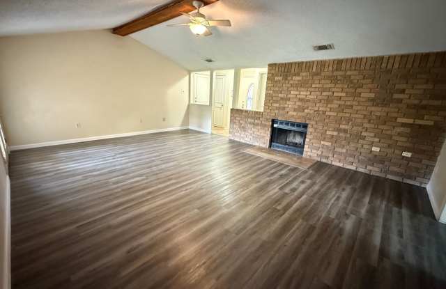 New luxury vinyl plank! Terrific corner lot! Gallery 4