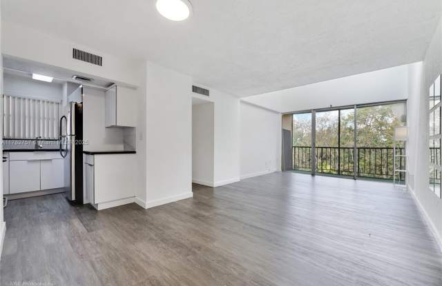 8860 Fontainebleau Blvd photos photos