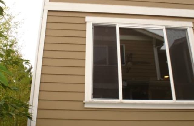 12041 33RD AVE NE #A - 12041 33rd Avenue Northeast, Seattle, WA 98125