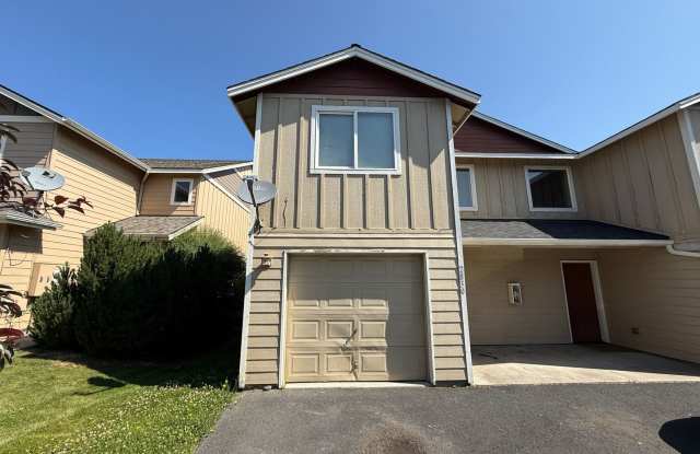 CHECK OUT THIS SPACIOUS TOWNHOUSE IN REDMOND!! photos photos