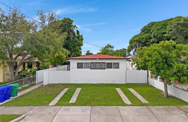 2530 SW 16th Ter photos photos