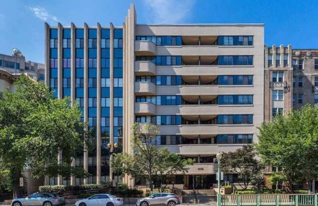 Fantastic 1 Bedroom with Den/Office/Additional Sleeping area! Conveniently located near Dupont, Logan, Thomas Circles! photos photos