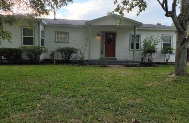510 Olive St - 510 South Olive Street, Fredericksburg, TX 78624