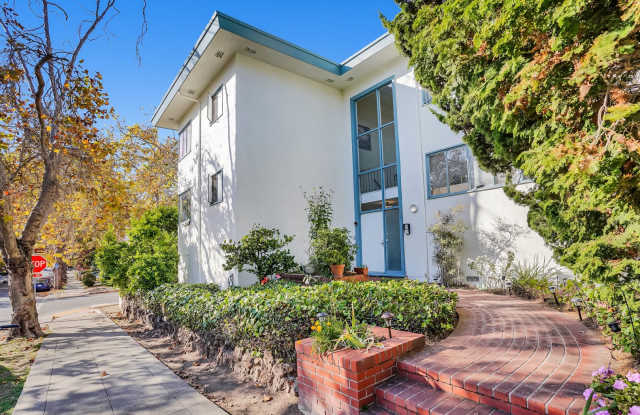 Beautiful quiet large one bedroom one bath with great closet space, hardwood floors, photos photos