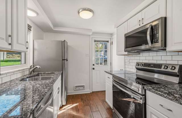 Gorgeous 2 bedroom in Mt. Washington available now! Gallery 1