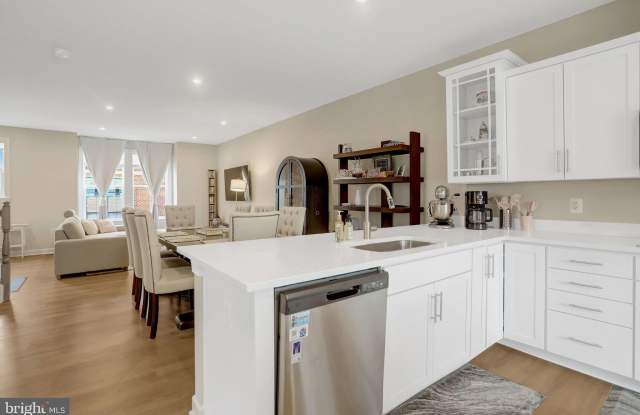7300 MOUNTAINEER Drive Gallery 3