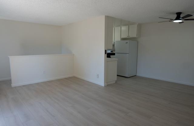 2 bed/ 1 bath Townhouse with a garage Gallery 3