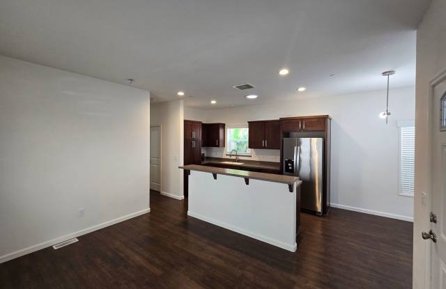 3 Bedroom 2 Bath Home: Gallery 4