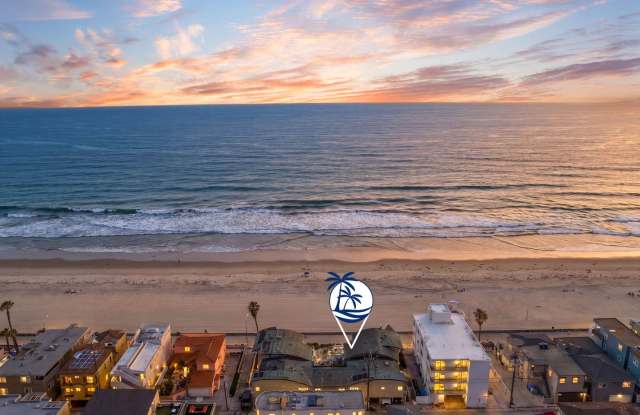 Fully Furnished Oceanfront Condo on Mission Beach Boardwalk Gallery 3