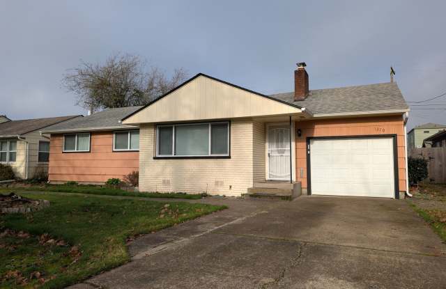 Charming 3 bed/1 bath with large yard and great patio space! photos photos