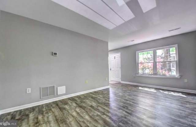 2226 GUNSMITH Square Gallery 4