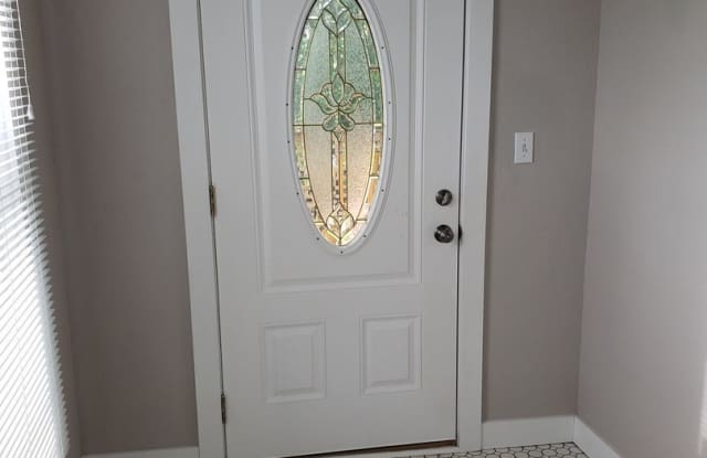Charming 3-Bedroom Victorian Home Near Downtown! Gallery 3