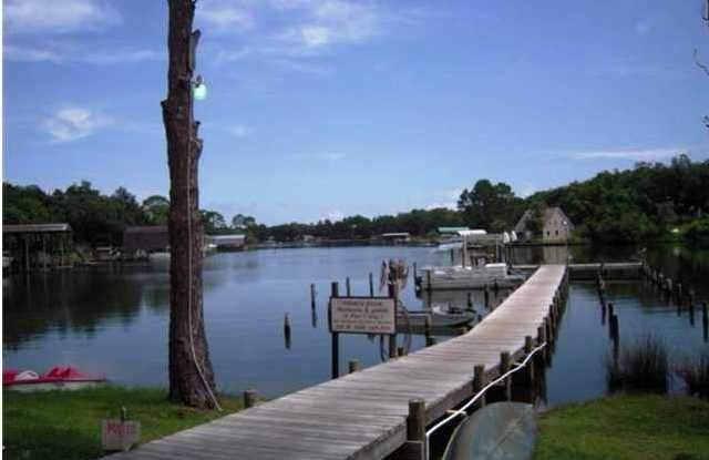 Cute 2 Bedroom Unit at Pier One with washer/dryer photos photos