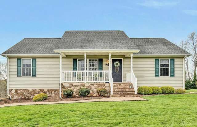 3 Bedroom || 3 Bathroom Home in Moneta - 1307 Savanna Hills Drive, Bedford County, VA 24121