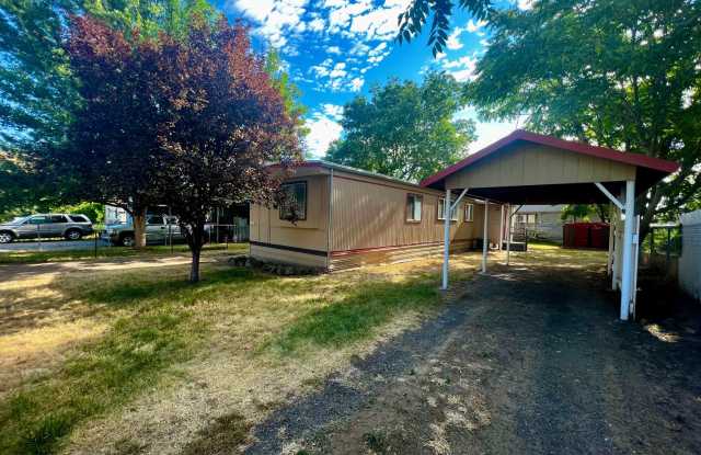 Newly Remodeled 3-Bedroom on Fully-Fenced Lot photos photos