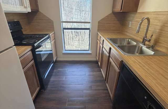 1101 Bois D'Arc Street - D - 1101 Bois D'Arc Street, Lockhart, TX 78644