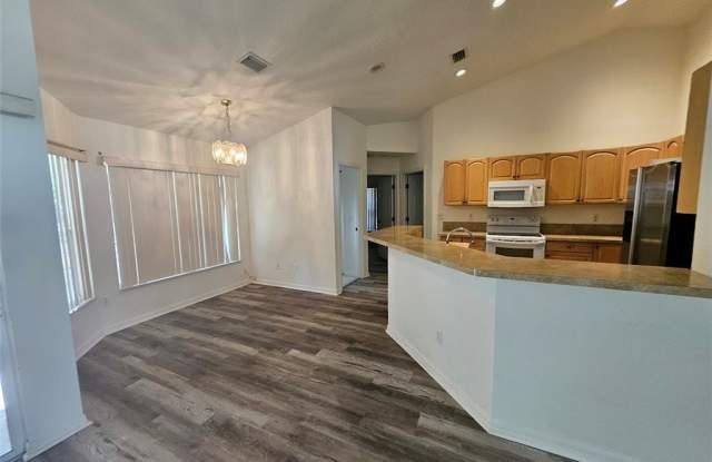 9810 N LATHYRUS Terrace Gallery 4