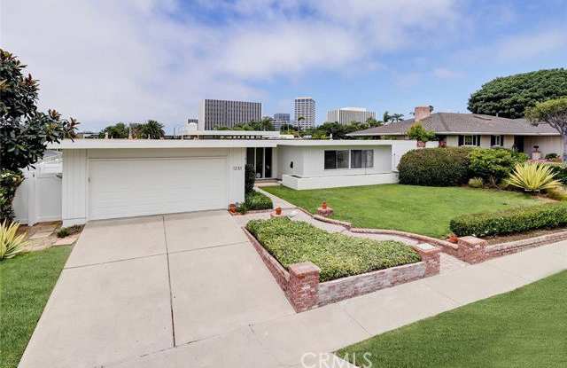 1251 Surfline Way Gallery 1