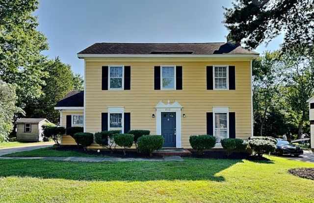 2112 Heather Glen Lane - 2112 Heather Glen Lane, Charlotte, NC 28208