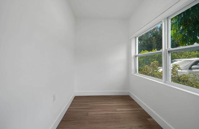 2707 ADAMS Street Gallery 2