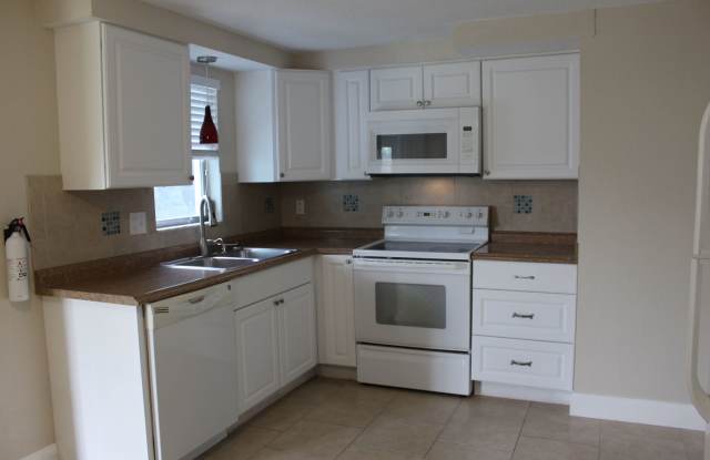 1 Bedroom 1 bath all utilities incl. Apt. Gallery 3