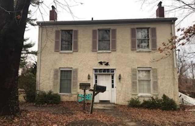 236 7th W - 236 East 7th Street, Alton, IL 62002