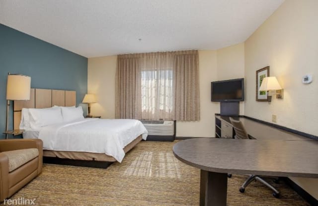11001 Oakmont St - 11001 Oakmont Street, Overland Park, KS 66210