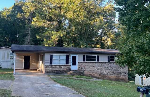 Brick Home Located on large corner lot - 7109 Greenway Cove Southwest, Covington, GA 30014