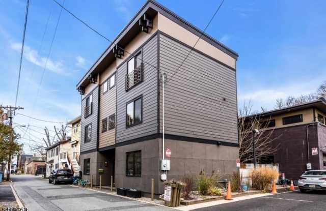 10 Mccready Aly photos photos