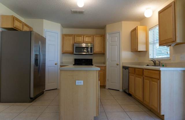 Stonewood Crossings Spacious 4-Bedroom Home | Lawn Care Included Gallery 4
