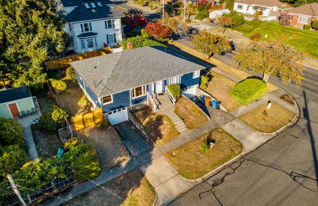 Beautifully Updated Tacoma Home Near Proctor Gallery 3