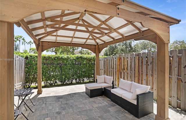 10968 SW 235th Ln Gallery 4