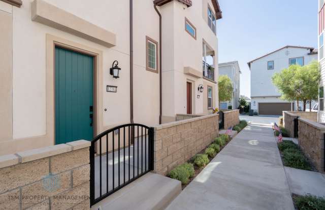 Brand New 3 Bed 2.5 Bath Townhouse in Eastvale Square! Gallery 3