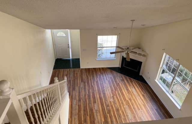 Well Maintained Townhouse....1/2 Off 1st Month's Ret Gallery 4