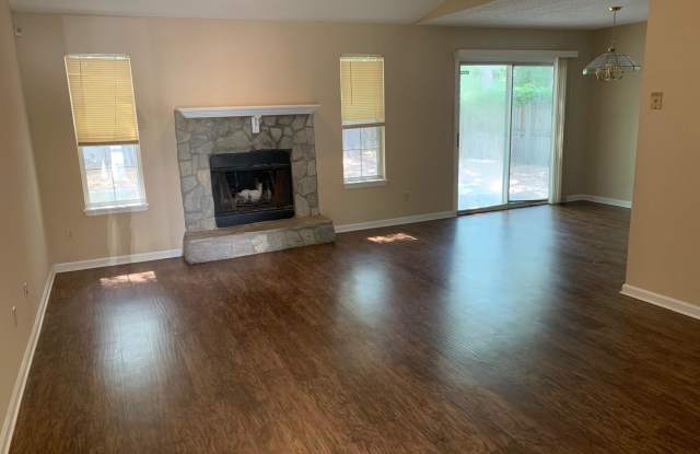 2568 EIFFEL CIR W Gallery 2